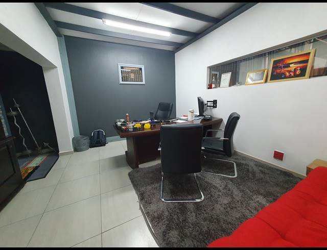 1,690M² WAREHOUSE FOR SALE IN ORMONDE